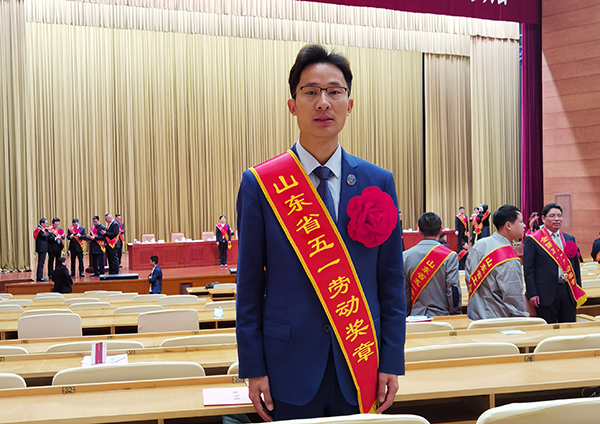 1653007055738264.jpg 高建國山東省五一勞動獎章橫.jpg